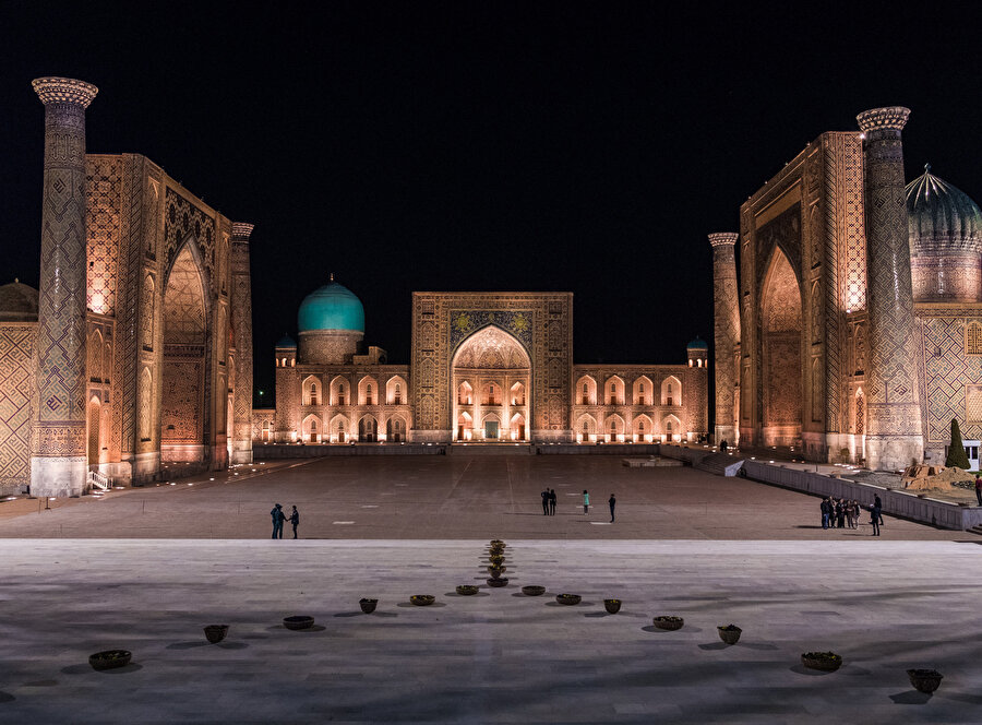 Registan Meydanı, İslam sanat ve estetiğinin en nadide eserlerinden biri.