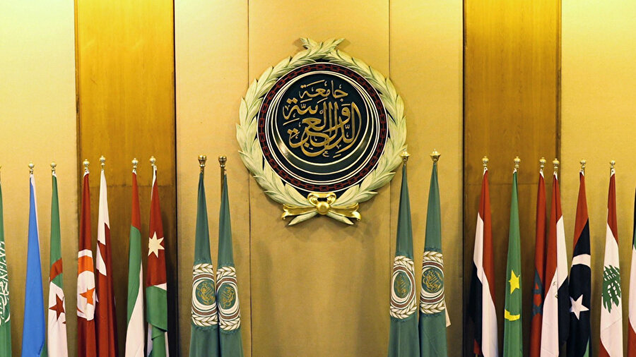 Arap Birliği üyesi ülkeler, 2002 yılında Lübnan'ın başkenti Beyrut'ta kabul ettiği Arap Barış Girişimi bildirisiyle, 1967 sınırlarında başkenti Doğu Kudüs olan bağımsız Filistin devletini kabul etmedikçe İsrail'le normalleşmeyi reddetmişti.