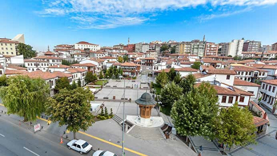 Tarih boyunca Ankara, Altındağ bölgesinde kurulmuş ve yerleşim bölgesi haline gelmiştir. Bu yüzden Altındağ, 