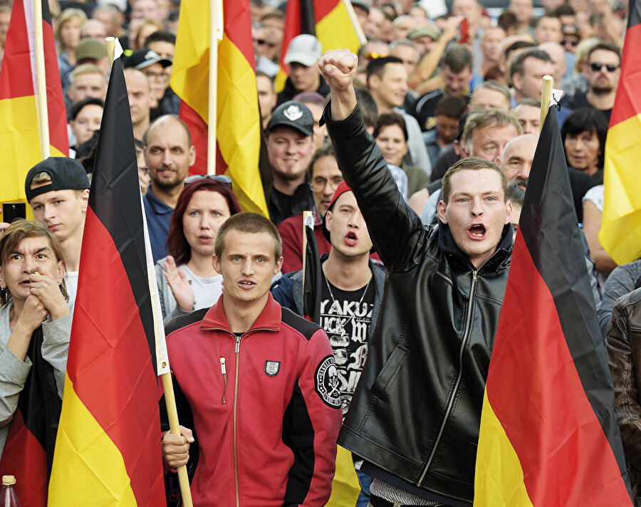 Almanya’da ırkçı hareket çok katmanlı bir yapı oluştururken, ırkçı eylemlerde bulunan şahısların birçok örgüte veya platforma aynı anda üye olduğu gözlemleniyor.