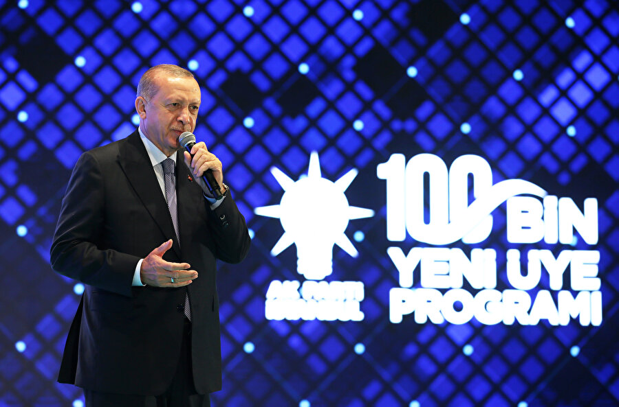 Cumhurbaşkanı Recep Tayyip Erdoğan, AK Parti İstanbul 100 Bin Yeni Üye Programı'na katıldı.