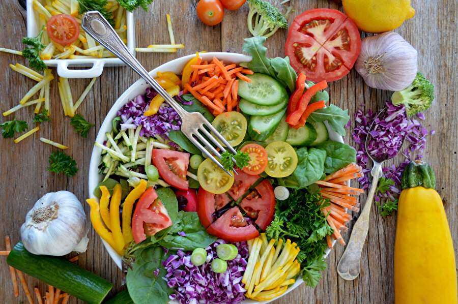 Uzun süre tok tutan salata tarifleri