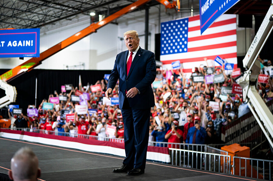 ABD Başkanı Trump'ın Nevada mitinginin COVID-19'a rağmen kapalı bir salonda ve oldukça kalabalık geçmesi tepki çekti