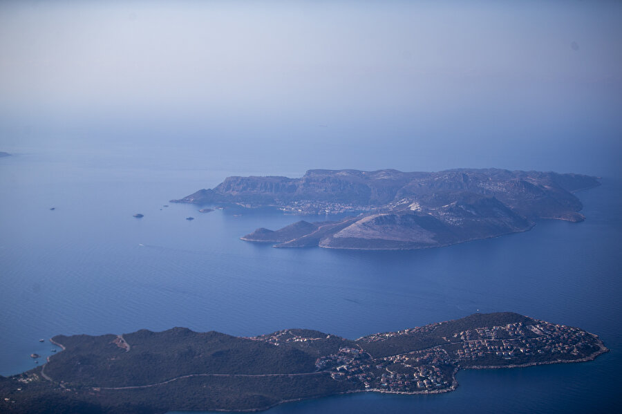 Meis Adası, Yunanistan'ın askeri sevkiyat yaptığı haberleriyle gündeme geldi.