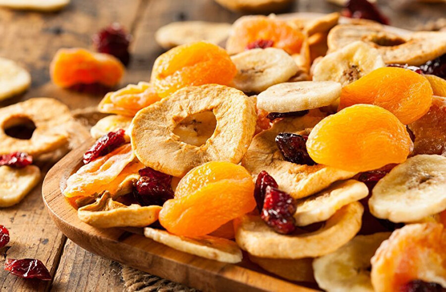 Sağlıklı kilo almayı sağlayan en faydalı besinler: Kurutulmuş meyveler.