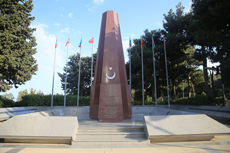 Azerbaycan'ın birçok bölgesinde Türk şehitliği bulunuyor.