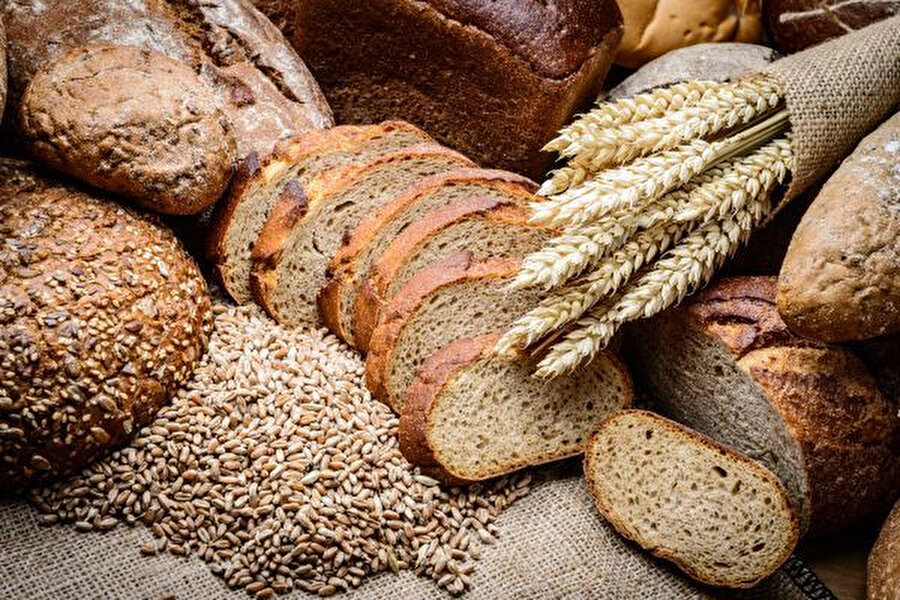 Sağlıklı kilo almayı sağlayan en faydalı besinler: Tam tahıllı ekmekler.
