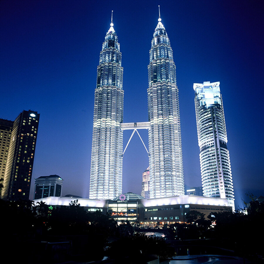 Petronas Ofis Kuleleri, Cesar Pelli ve Ortakları, Kuala Lumpur, Malezya (2004). 