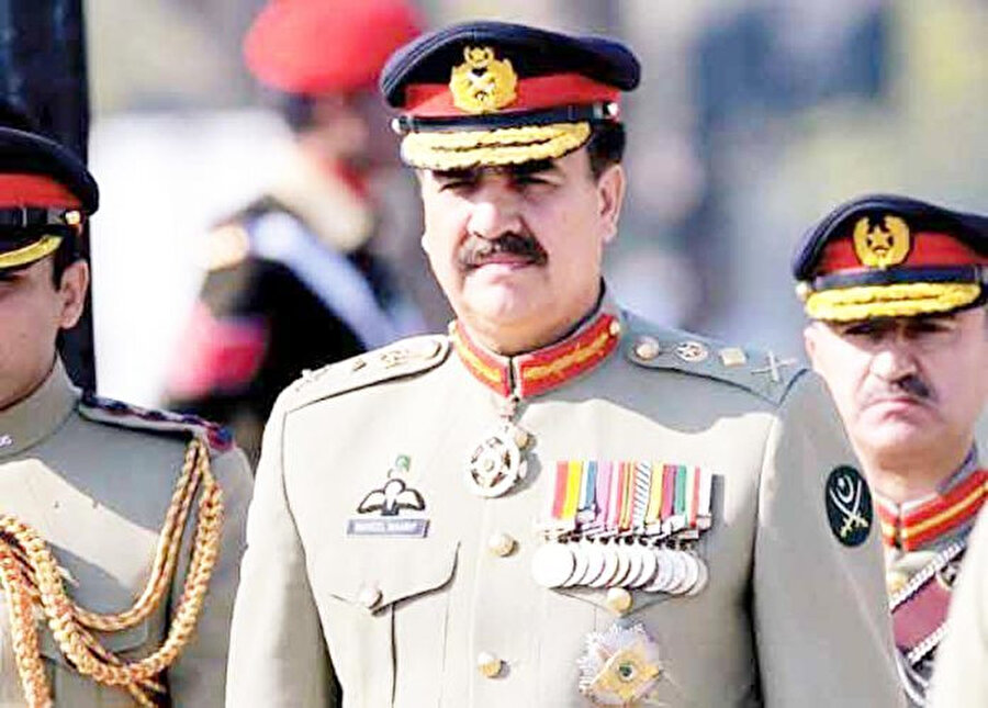 Emekli general Şerif’in ülkesi Pakistan’da hayli popülerdir.