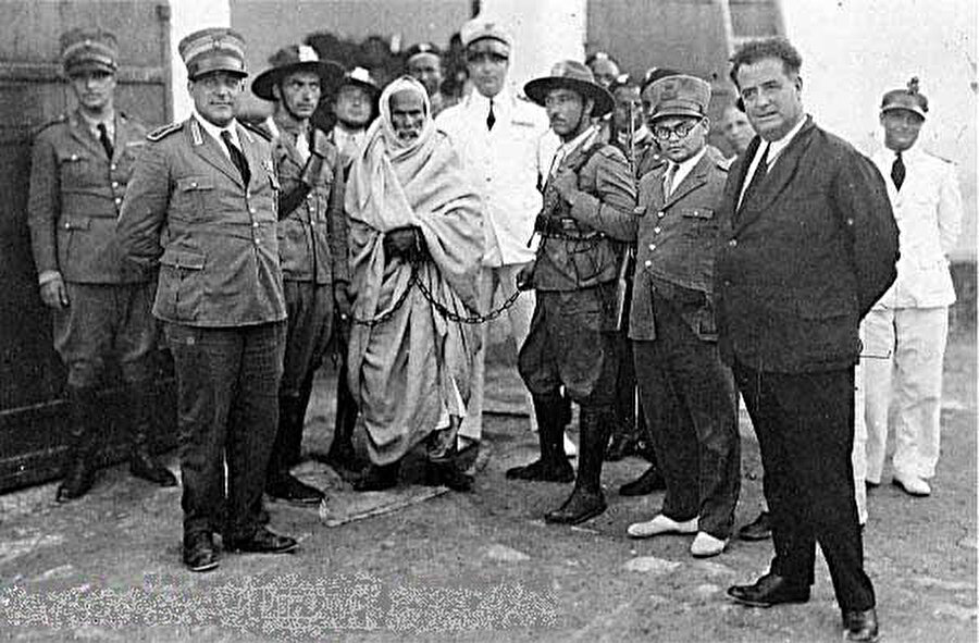 İtalyanlara esir düşen Ömer Muhtar.