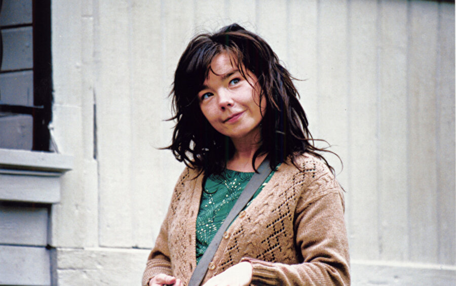 Bu, tüyleri hazır ol vaziyette iki saat civarı ayakta tutan film 2000 yılında çekilmiş ve vizyona girmiş. 