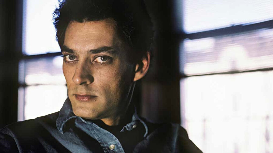 Paul Auster Yahudi kökenli Amerikalı roman yazarı, şair ve senaristtir.