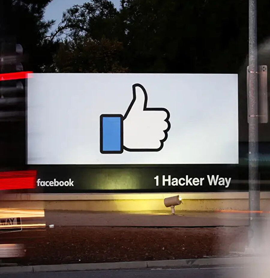 Facebook, personeli tamamen evden çalıştırmaya yönelik adımlarını artırıyor.
