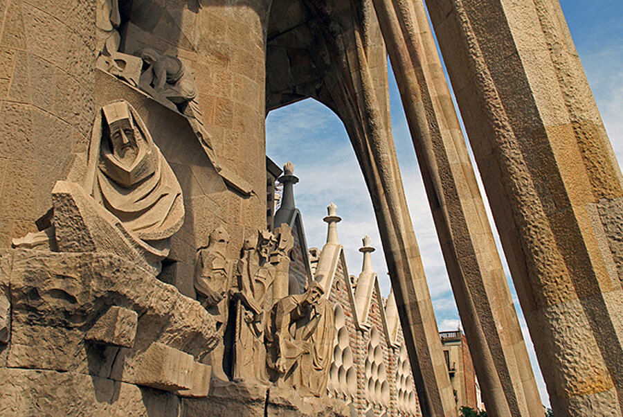 Sagrada Familia Bazilikası Batı (Tutku-Passion) Cephesi'nden detay.