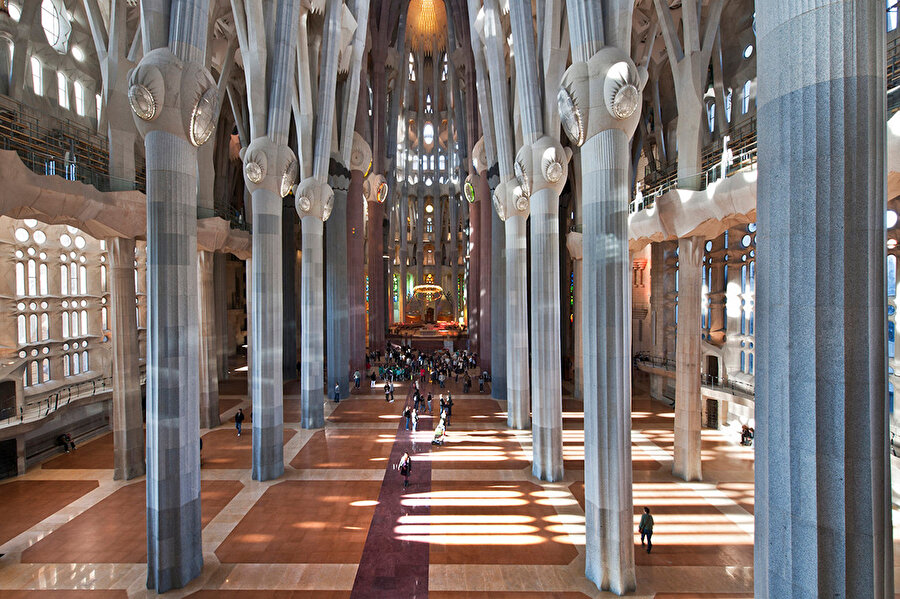 La Sagrada Familia ibadet bölümü ve koro alanı.