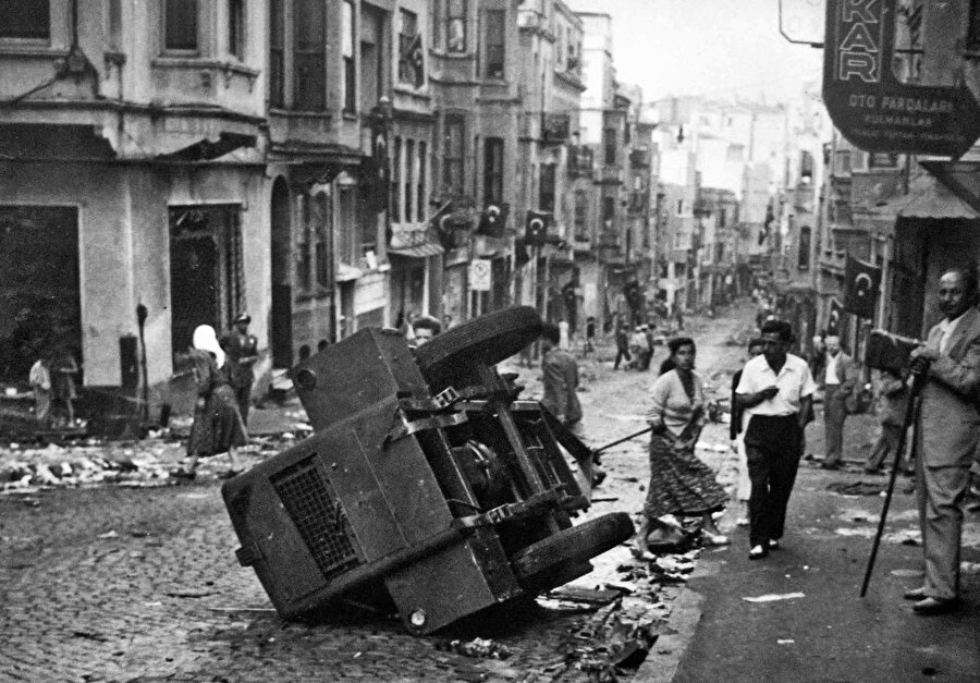 1955 Londra müzakerelerinde Türkiye heyeti başkanı olan merhum Fatin Rüştü Zorlu konferansın açılış konuşmasında, Kıbrıs sorununu mantık oyunlarından çıkartır ve hukuk çerçevesi içine yerleştirir.