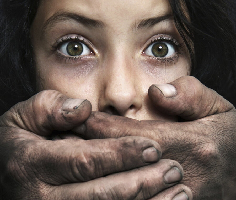 Bu devirde sapık olacaksanız seküler sapık olun, size hiçbir şey olmaz. Seküler sapıklık in, dindar görünümlü sapıklık out.