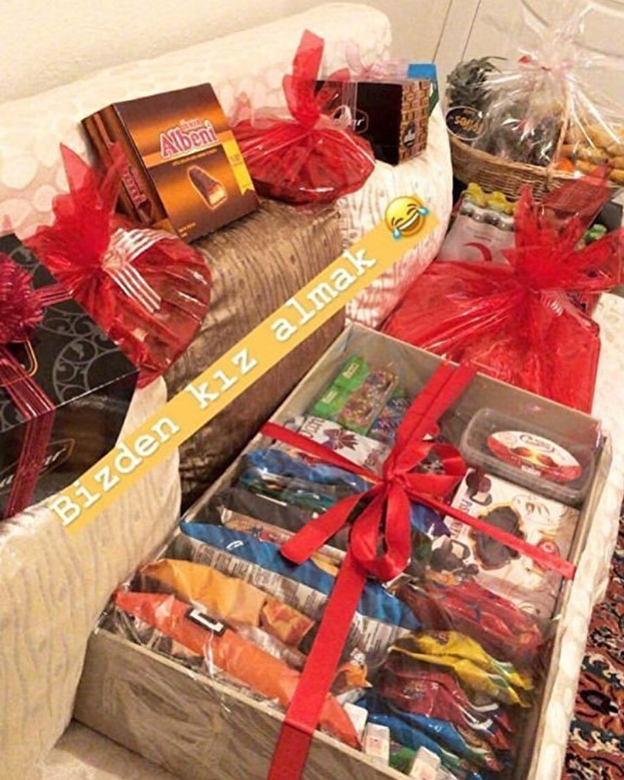 ​Erzak yardımı mı yapıyorsunuz kız mı istiyorsunuz anlamadık