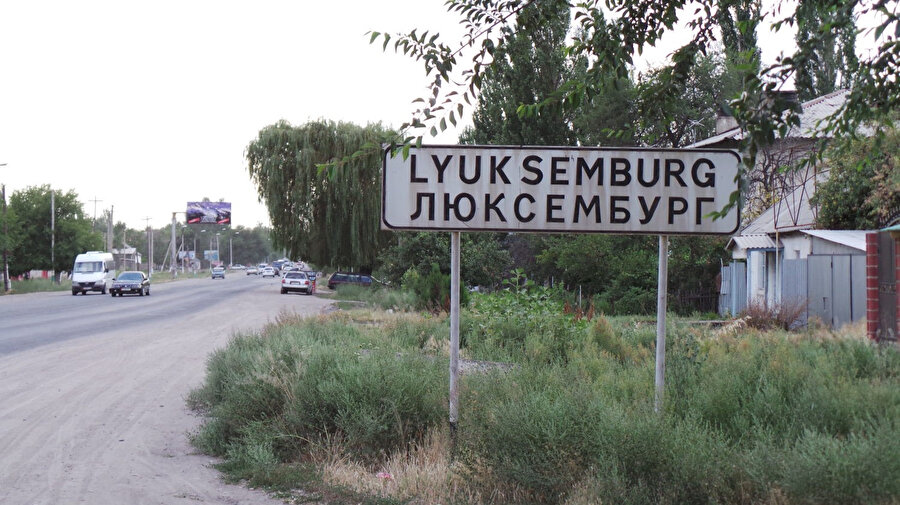 Kırgızistan’ın başkenti Bişkek’e 20 km mesafede, çoğunlukta II. Dünya Savaşı’nda göç ettirilen Almanların yaşadığı Lüksemburg köyünün girişi.