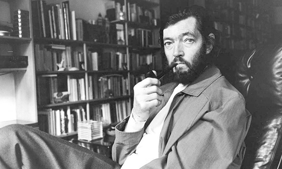 Julio Cortázar, Arjantinli yazardır.