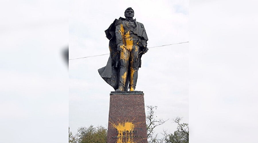 Stavropol Krayı'na bağlı Mineralnıye Vodı şehrindeki Aleksey Yermolov heykeli sık sık Kuzey Kafkasyalıların öfkesinden nasibini alıyor.
