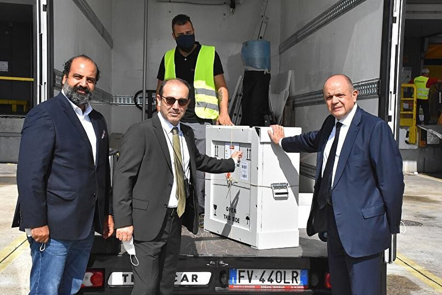 Yazıt; Büyükelçi Esenli, Büyükelçilik Kültür ve Tanıtma Müşaviri Haluk Söner ve büyükelçilik yetkililerince Roma Fiumicino Havaalanı'na götürüldü.
