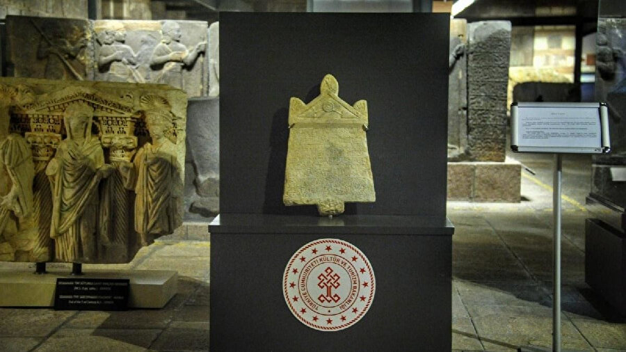 İtalya'dan teslim alınan 1800 yıllık Lidya Yazıtı'nın tanıtımı, Anadolu Medeniyetleri Müzesi'nde gerçekleştirildi.