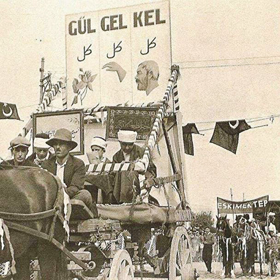 Öztürkçecilik akımı ve sadeleşmesi Türkiye Türkçesinde derinlik kaybına yol açar.