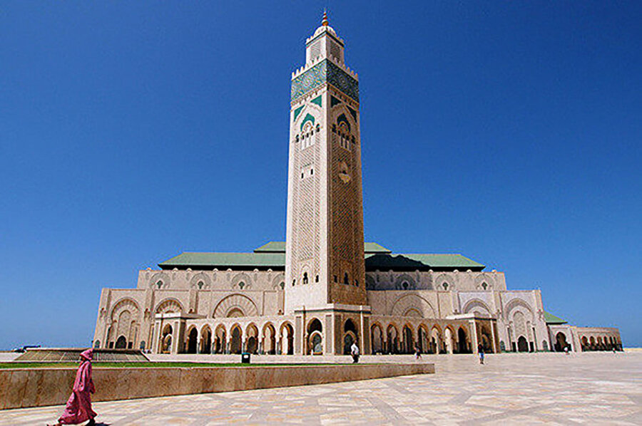 Atlantik Okyanusu üzerine inşa edilen İkinci Hasan Cami. Minarede kullanılmak üzere, kuvvetli rüzgar ve sismisitenin şiddetini engelleyecek ekstra mukavemetli beton geliştirildi.