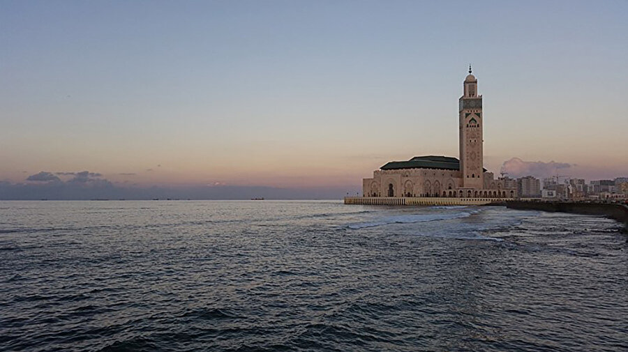 Atlantik Okyanusu üzerine inşa edilen İkinci Hasan Cami depreme dayanıklı şekilde tasarlandı.