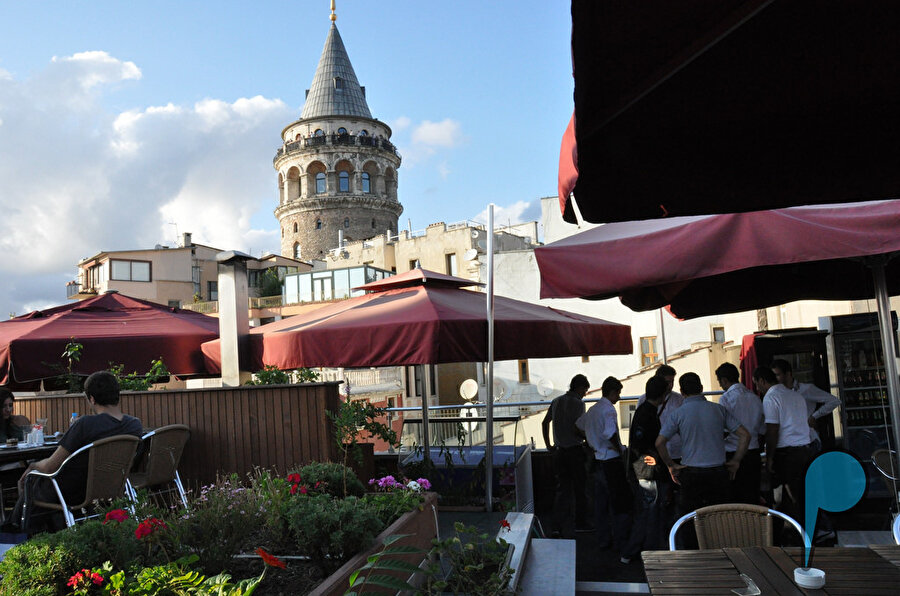Bereketzade Mahallesi, Büyük Hendek Caddesi, Hacı Ali Sokak, No: 2 Beyoğlu / İstanbul.