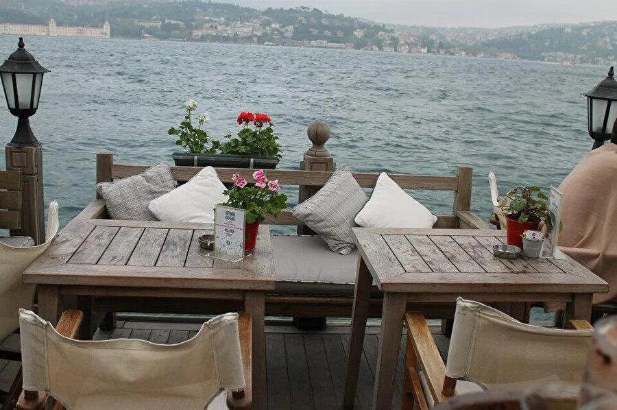 Kuruçeşme Mahallesi, Muallim Naci Caddesi, No: 64/B, Beşiktaş / İstanbul.