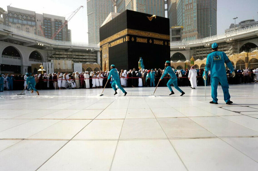 Kabe'nin de içinde bulunduğu Mescid-i Haram günde 10 kez dezenfekte edilecek.