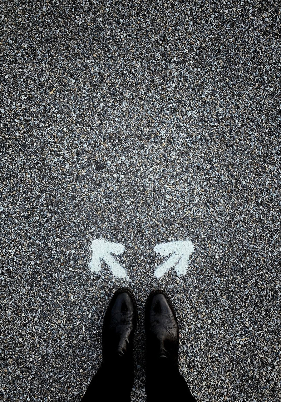 Modern dünya düzeni seçeneğin bol olduğu bir dükkân gibi memnuniyetsiz tüketiciler doğurmakta.