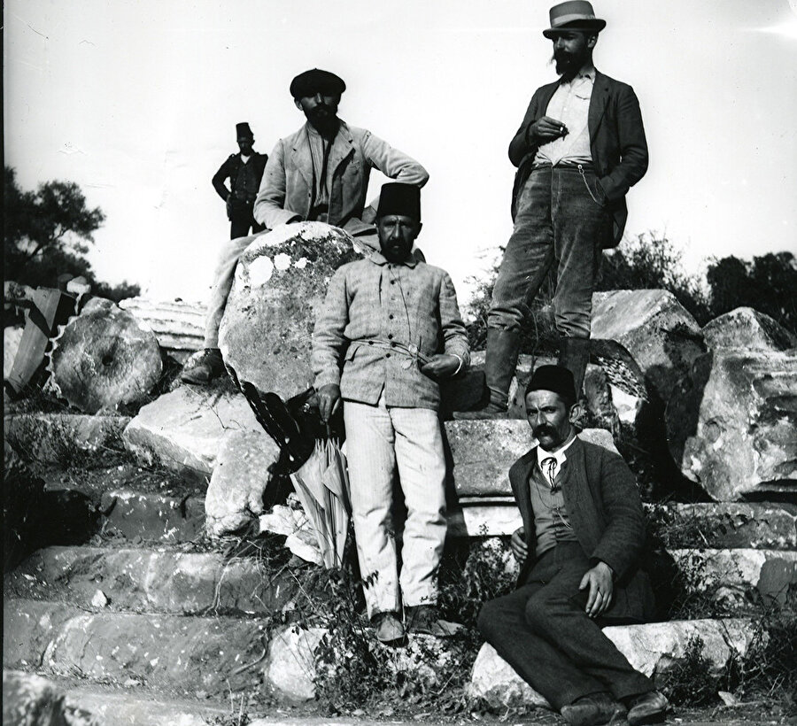 Osman Hamdi Bey ve ekibi Lagina kazısında.