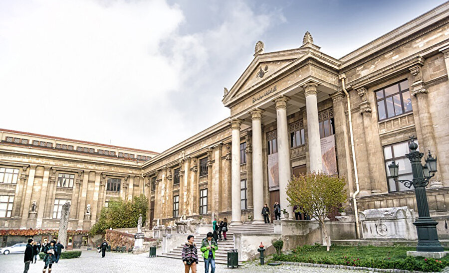 Mimar Vallaury tarafından projelendirilen İstanbul Arkeoloji Müzesi binası.