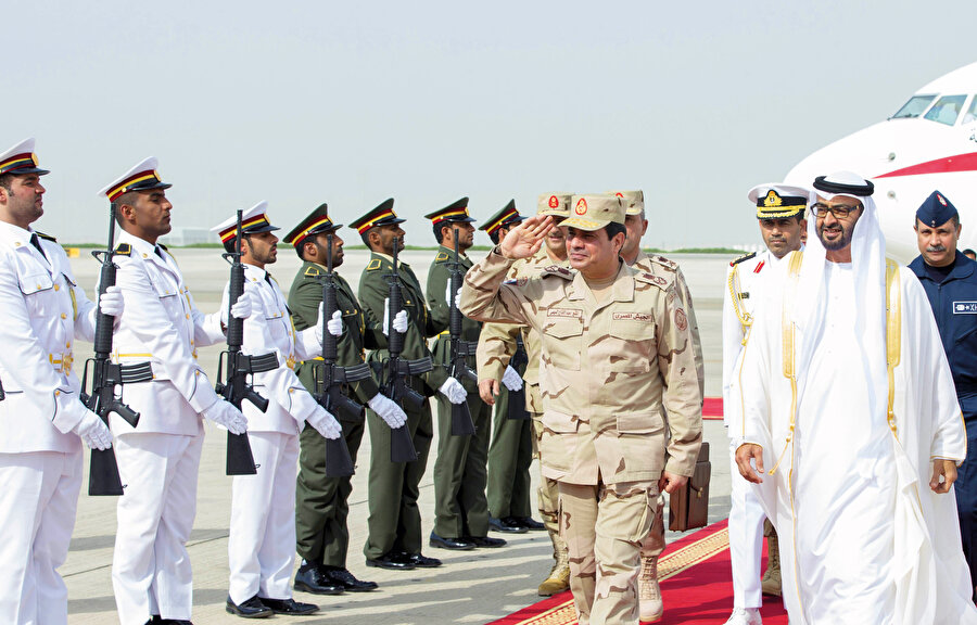 Bin Zayed ile Sîsî’nin açılışını birlikte yaptığı Bernîs Askerî Üssü de Gazze’ye uzanan yardımları engelleme amacına mâtuf.
