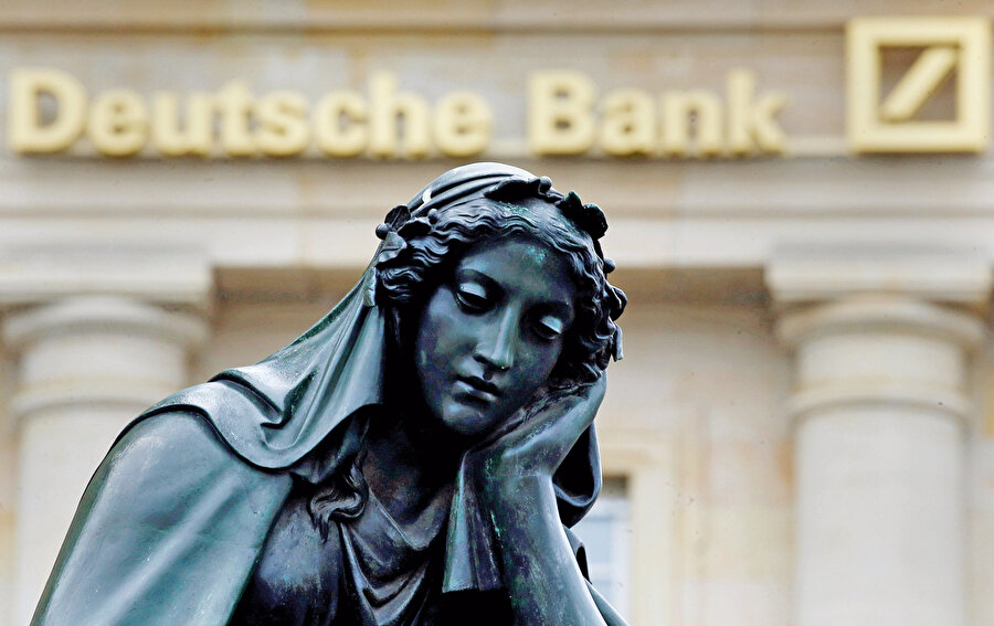 Deutsche Bank üstünden Almanya’yla bir hesaplaşmanın yaşanacağını tahmin etmek de güç değil. Kendi suçlarının devam edebilmesi için başka suçluların cezalandırılması gerekiyor çünkü.