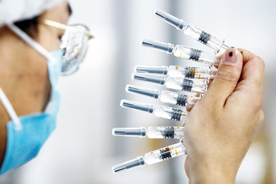 Hacettepe Üniversitesi 17 Eylül’de Çin malı aşıları 20 personelinde denediğini açıkladı.