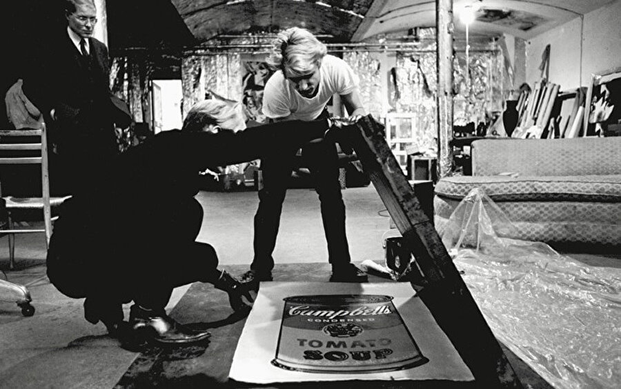 Andy Warhol, Fabrika’da.