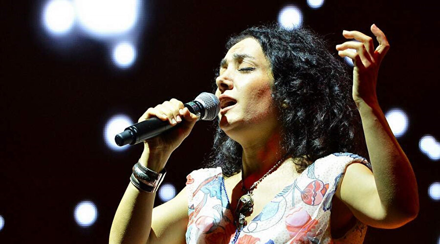 Antep’ten yetişen en özel seslerden Özlem Taner.