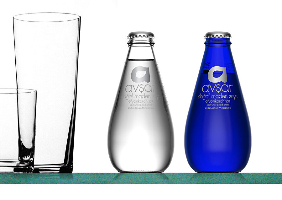 Gaia & Gino Liquids Koleksiyonu’ndan iki parça ile Avşar için maden suyu ve meşrubat markalama, logo ve şişe tasarımı.
