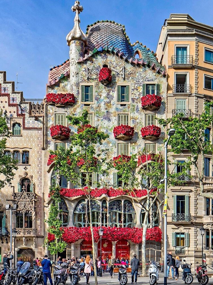 Casa Batllo, Barcelona. Tasarımcı: Antoni Gaudi.