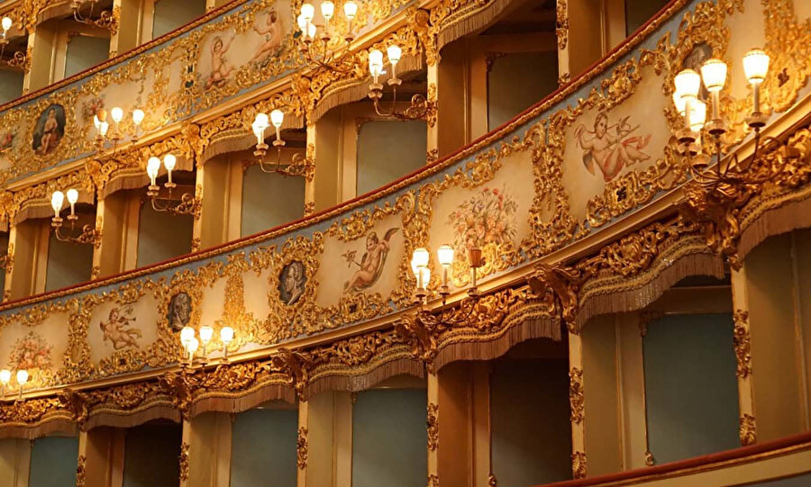 Opera Salonu iç dekorasyonu. 