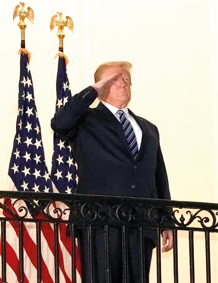 Amerikan Başkanlık seçim sonrasında kaybeden taraf yenilgiyi kabul etmez. Kış aylarında Amerika’yı vuran 2. korona dalgası, seçim sonucu belirsizliğinin getirdiği ekonomik çöküş, artan iç isyanlarla birleşip ülkede kaosu artırır. Sonra “derin âkil adamlar” devreye girerler, Biden ve Trump Korona’dan ya da bir başka sebeple Hakk’ın rahmetine/azabına ya da sağlık nedenleriyle emekliliklerine kavuşurlar.