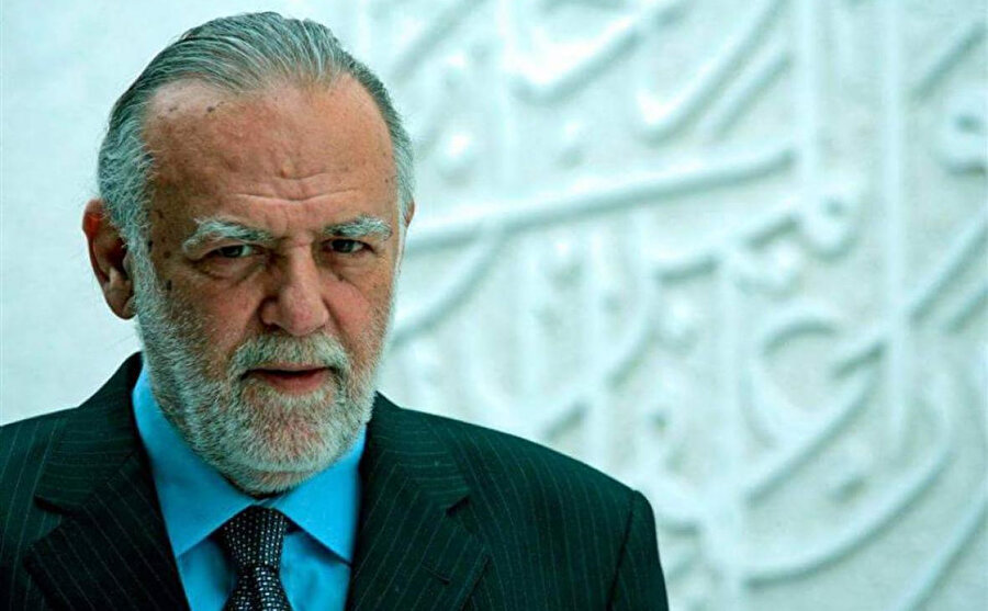 Necad İbrişimoviç’in Uğursuz adlı romanı, on dokuzuncu yüzyıl Bosna’sında yozlaşmış bir bey ailesinin durumunu, kendi aralarında düştükleri çatışmayı ve iktidar mücadelesini görülmüş şüphelerin en yetişkini etrafında konu ediniyor.