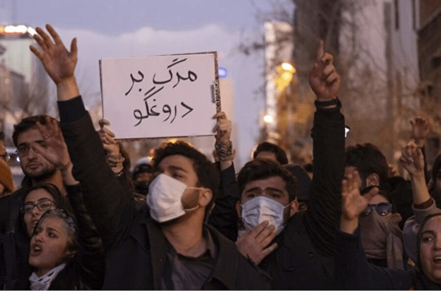 Göstericiler Azerbaycan'ı desteklerken, İran ile Ermenistan arasındaki Norduz Sınır Kapısı'nın kapatılmasını istediler.