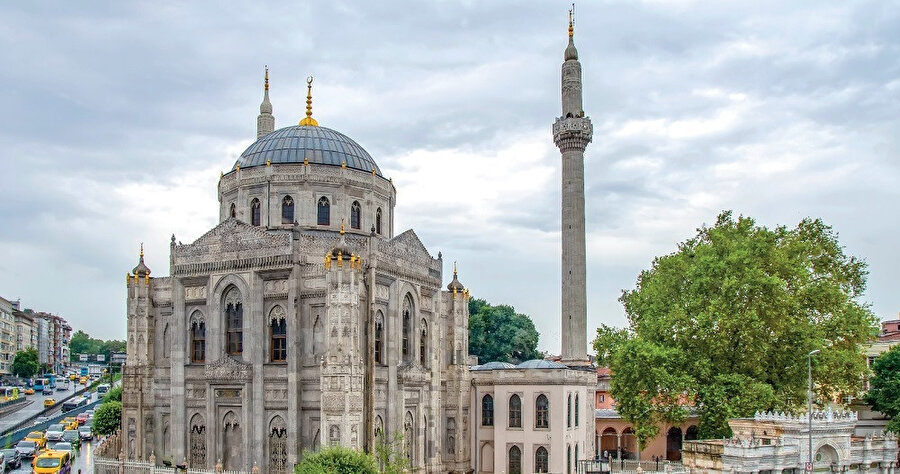 Pertevniyal Valide Sultan Camii