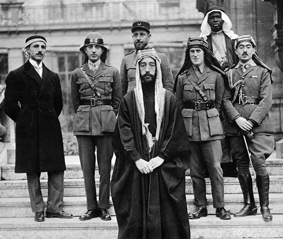  İngilizler tarafından kışkırtılan Şerîf Hüseyin’in başını çektiği ayaklanma olur. Sonrasında da bunu 1920 yılında Irak devletinin başına getirilen oğlu Kral Faysal takip eder.
