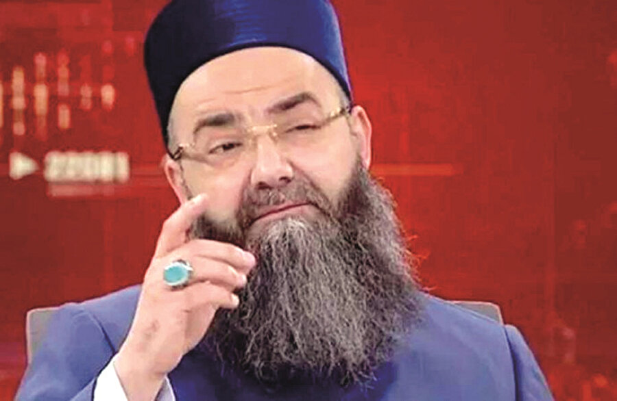 Cübbeli Ahmet’in artık daha sık ve rahat bir şekilde Mustafa Kemal güzellemeleri yapabilmesinin, daha doğrusu Mustafa Kemal’i ‘eleştirilemez’ göstermeye çalışmasının arkasında belki de Mısıroğlu’nun sorduğu soruları bugün ona sorabilecek kimse kalmaması vardır. Yahut belki de artık söylediği o sözlere kendisinin de kalben inanıyor olması... Sonuçta inandığınız gibi yaşamazsanız yaşadığınız gibi inanmaya başlarsınız. 